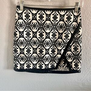 Express Black & White Geometric Mini Skirt